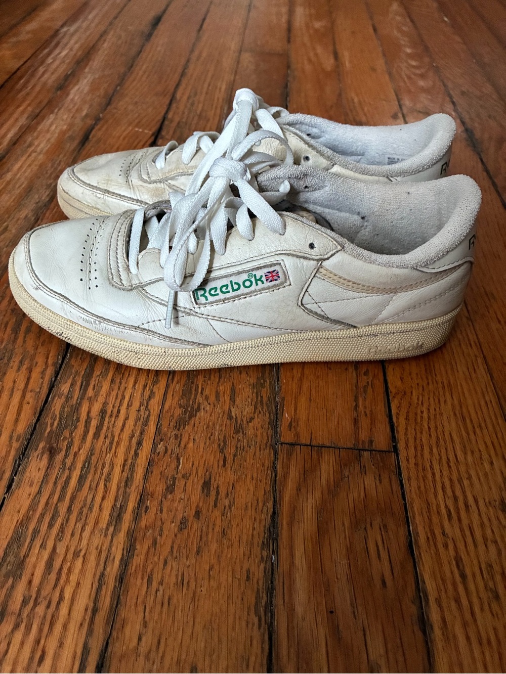 Women’s Classic Reeboks - Picture 5 of 6